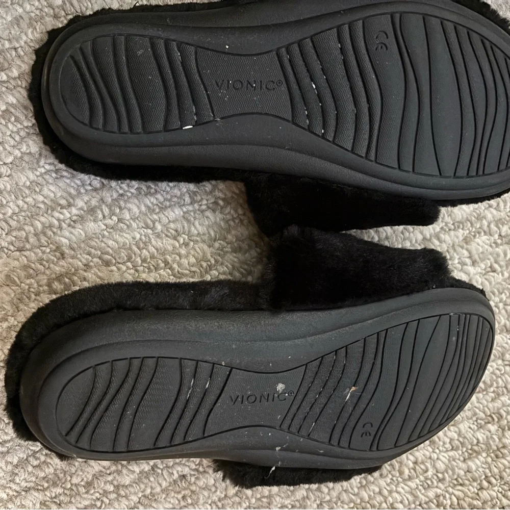 Vionic Women's Black Plush Slippers - Picture 5 of 5